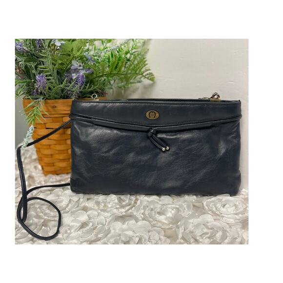 Vintage Etienne Aigner Clutch or Crossbody Navy Leather Minimalist Bag Y2K - Picture 1 of 7